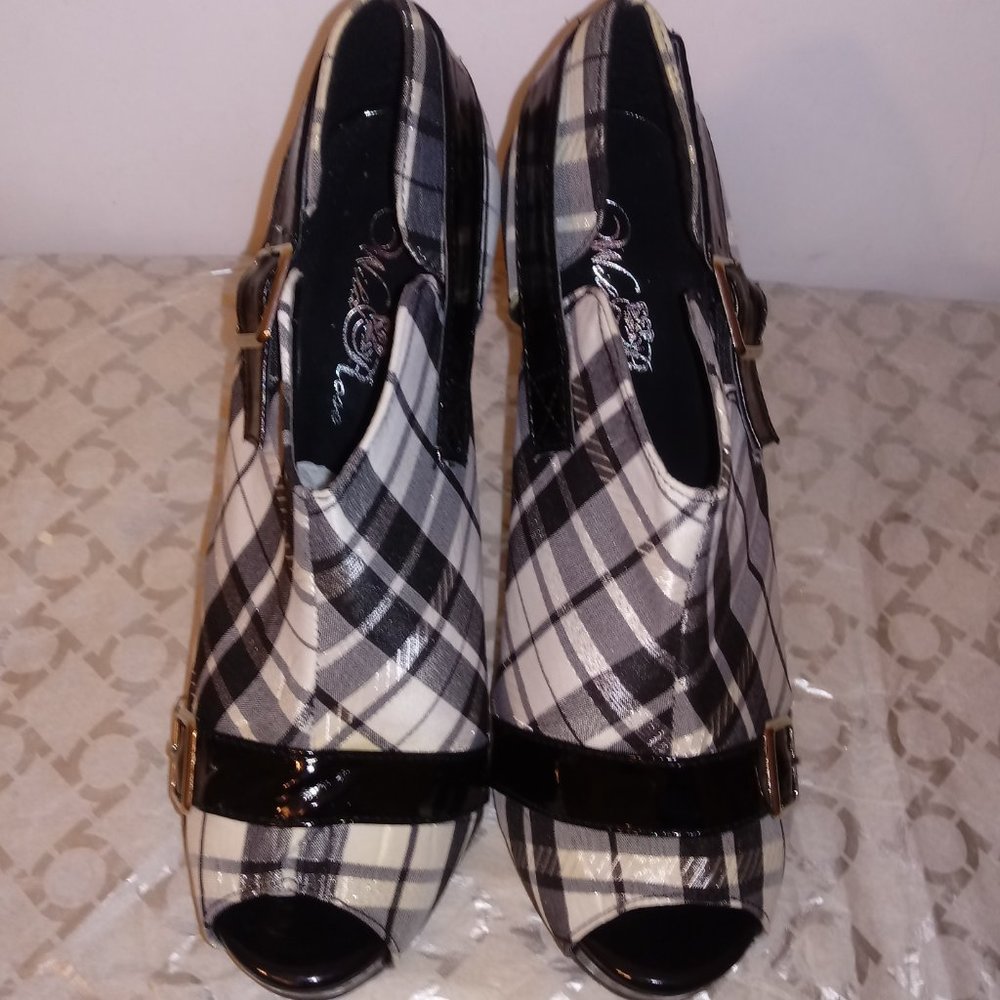 Woman's ankle heel boots.